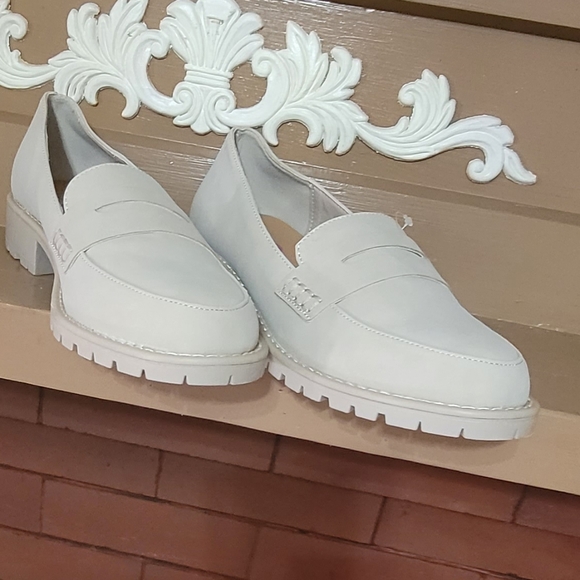 Dolce Vita Platform Loafers - Picture 2 of 5